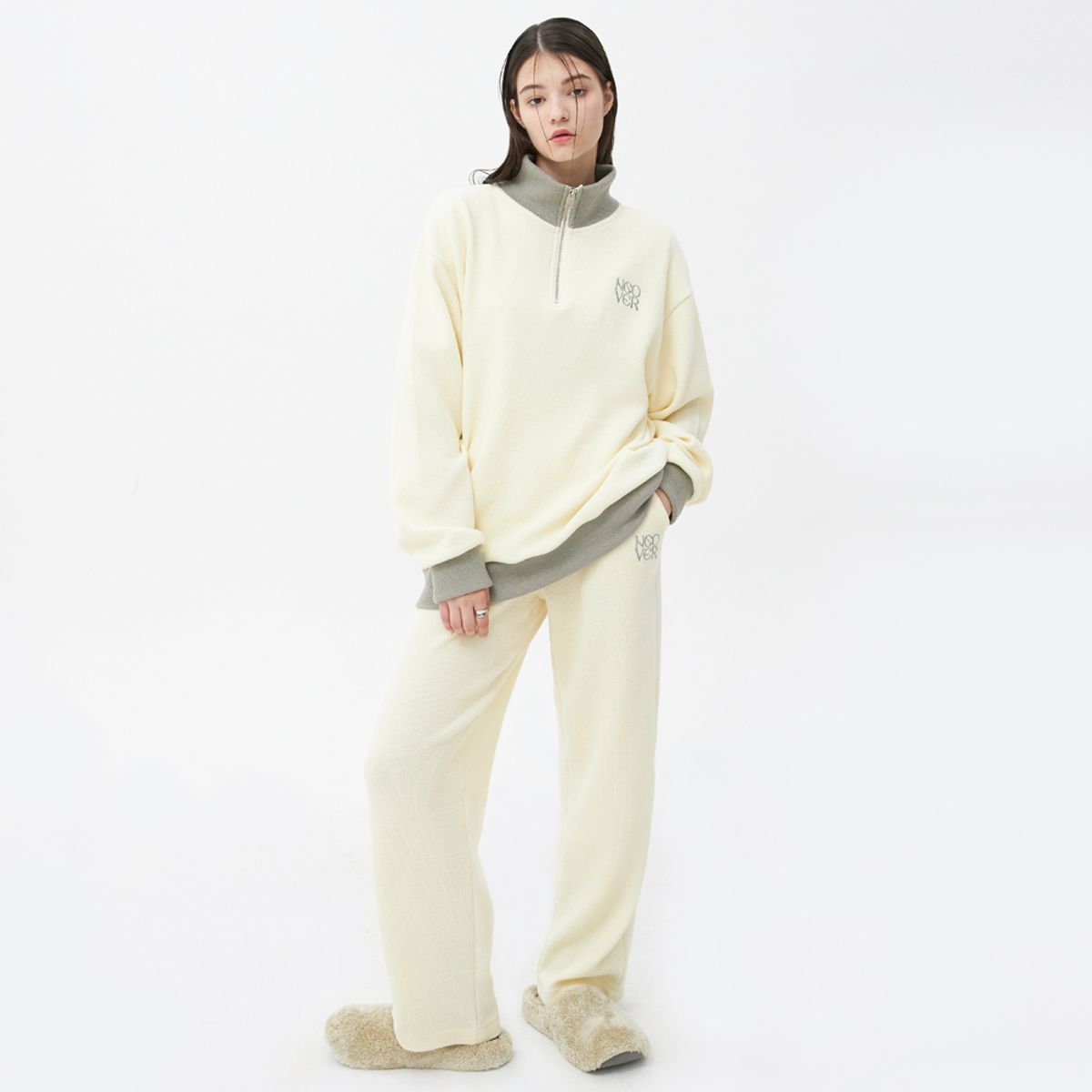 앤커버(NCOVER) TYPO LOGO KNIT PANTS-IVORY