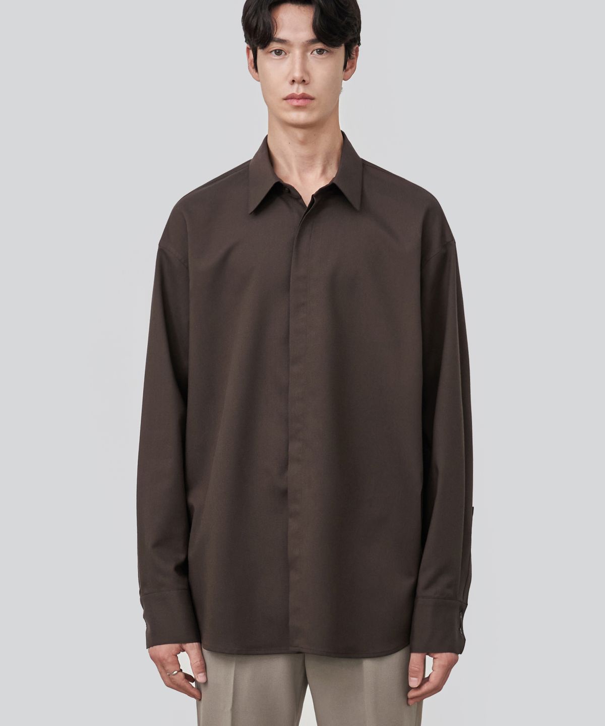 드로우핏(DRAW FIT) 오버사이즈 히든 미니멀 셔츠 [BROWN]