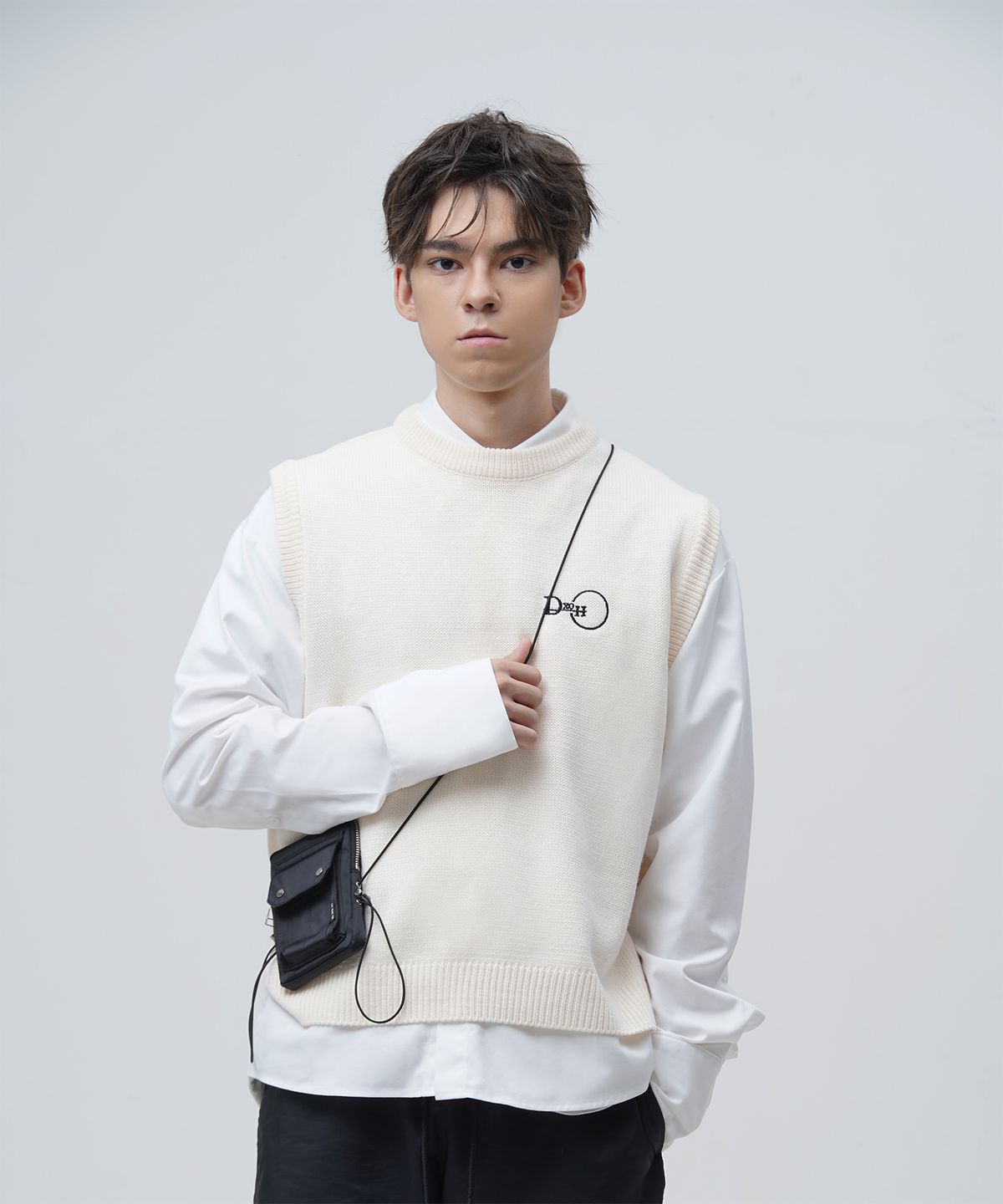 디쏘에이치(D.XO.H) 사이드 로고 베스트 아이보리