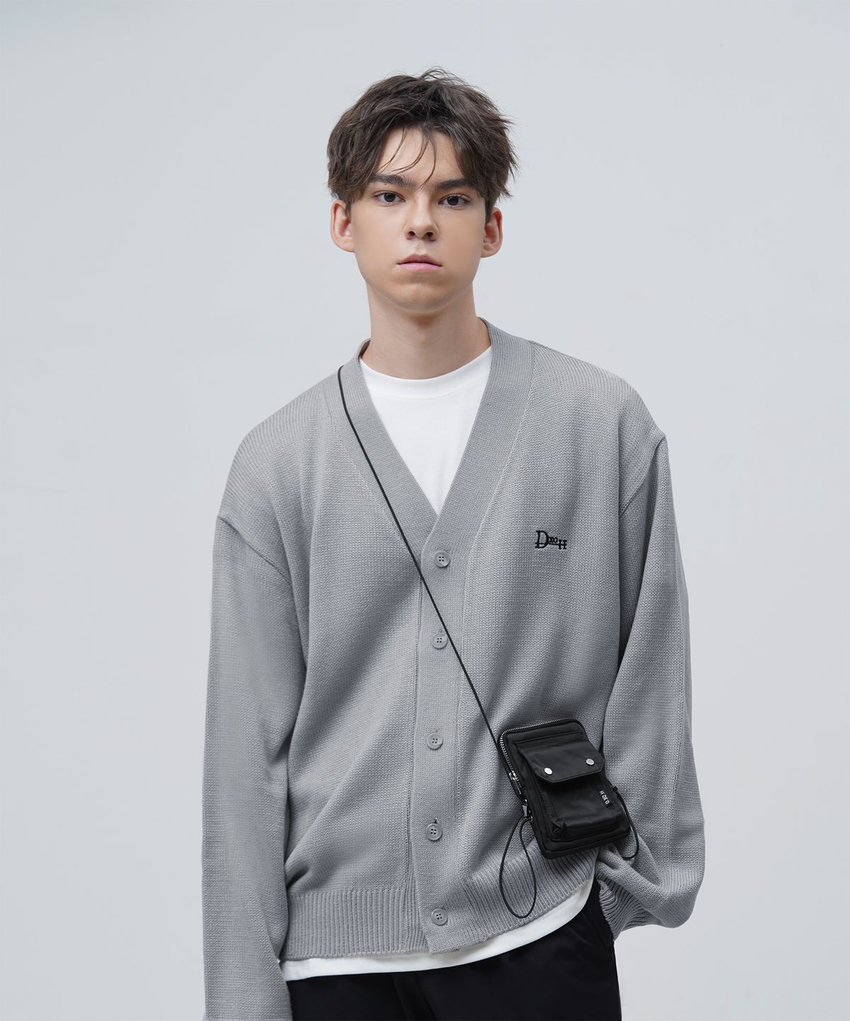 디쏘에이치(D.XO.H) 사이드 로고 가디건 그레이