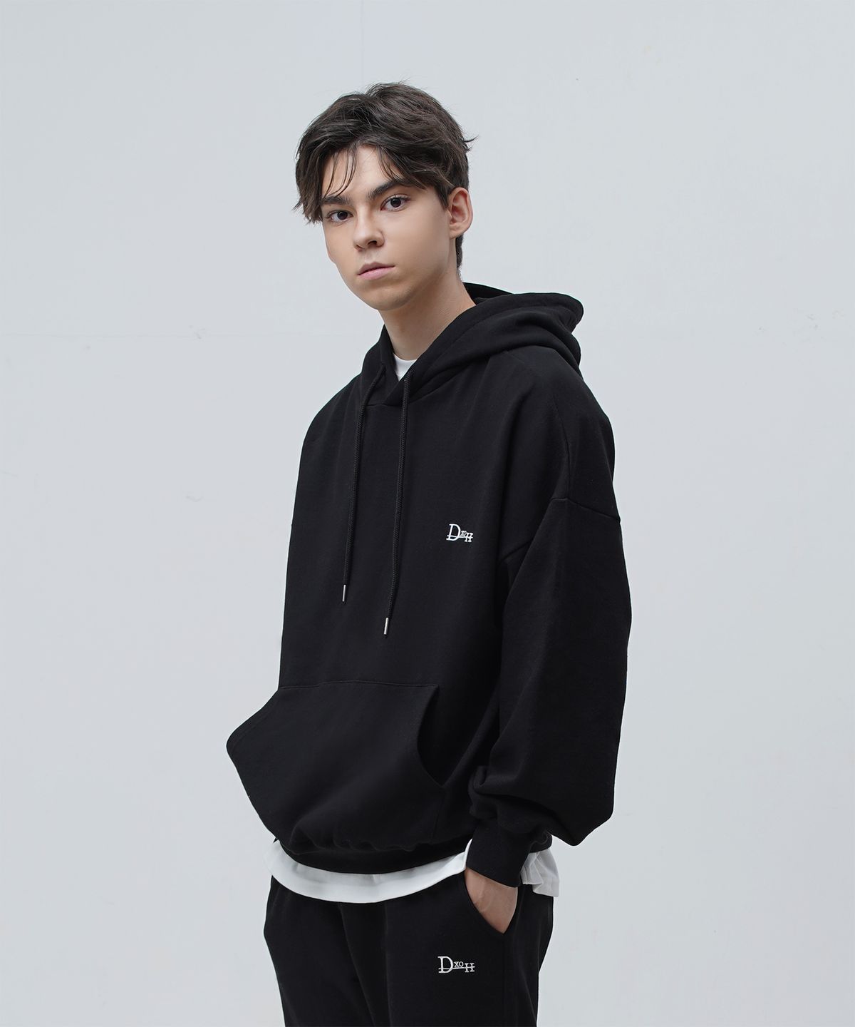 디쏘에이치(D.XO.H) 사이드로고 후드 블랙