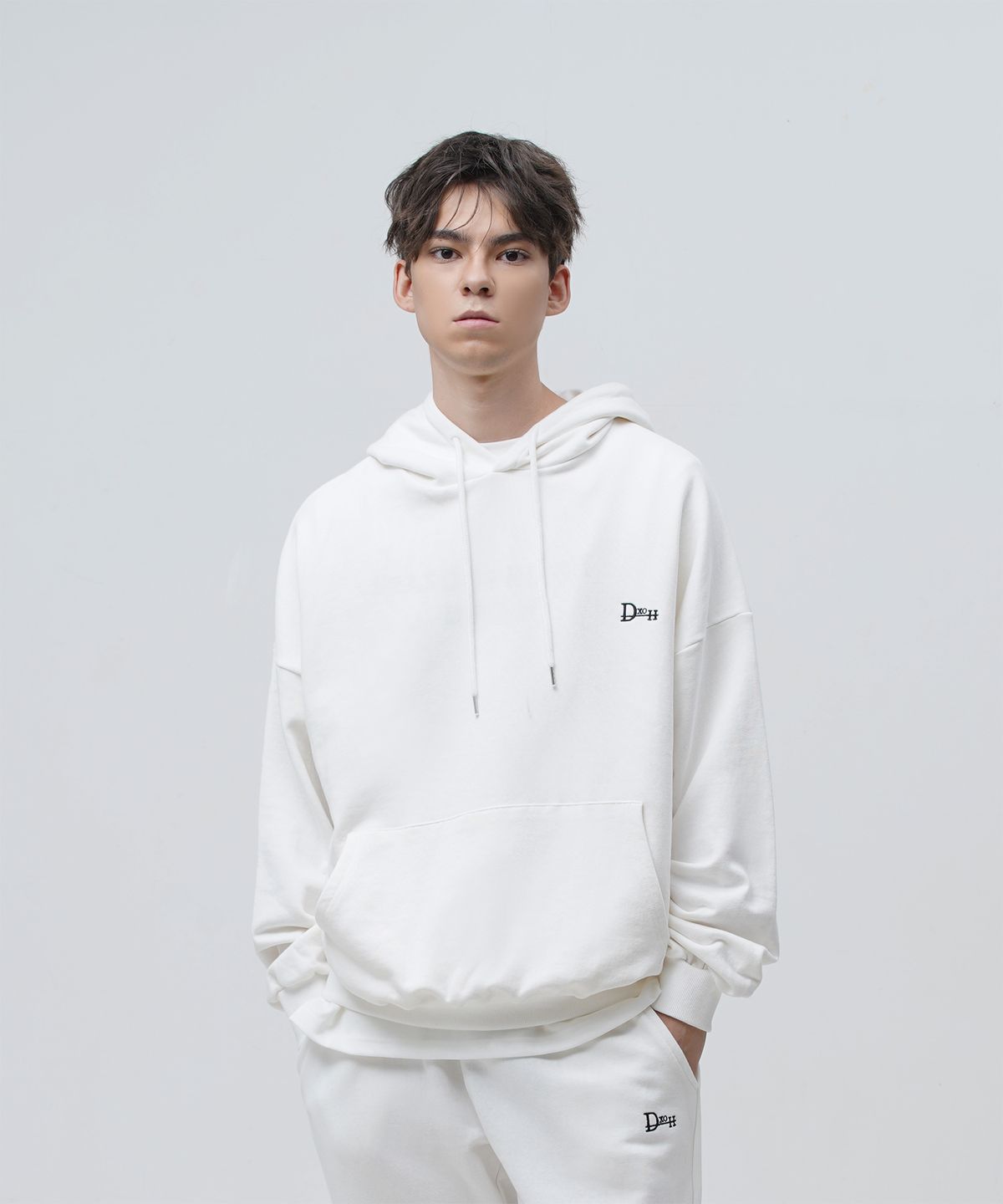 디쏘에이치(D.XO.H) 사이드로고 후드 화이트