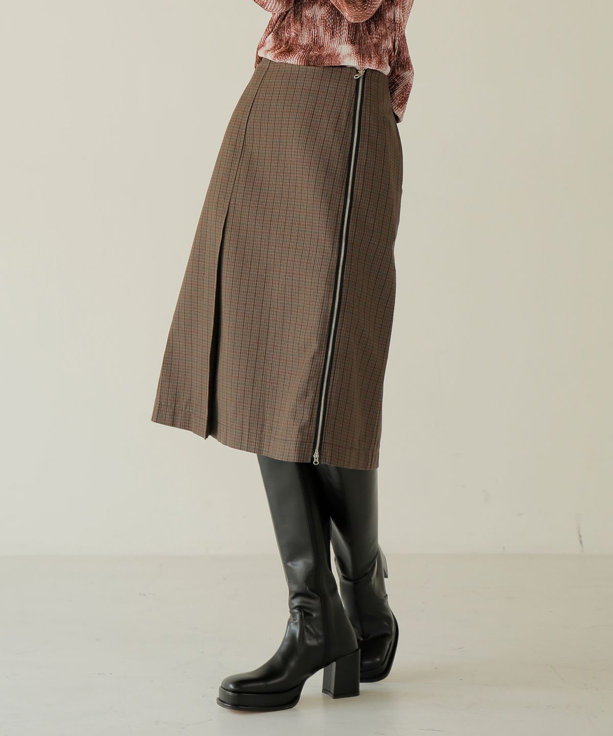 느와(NOIR) Tone Skirt