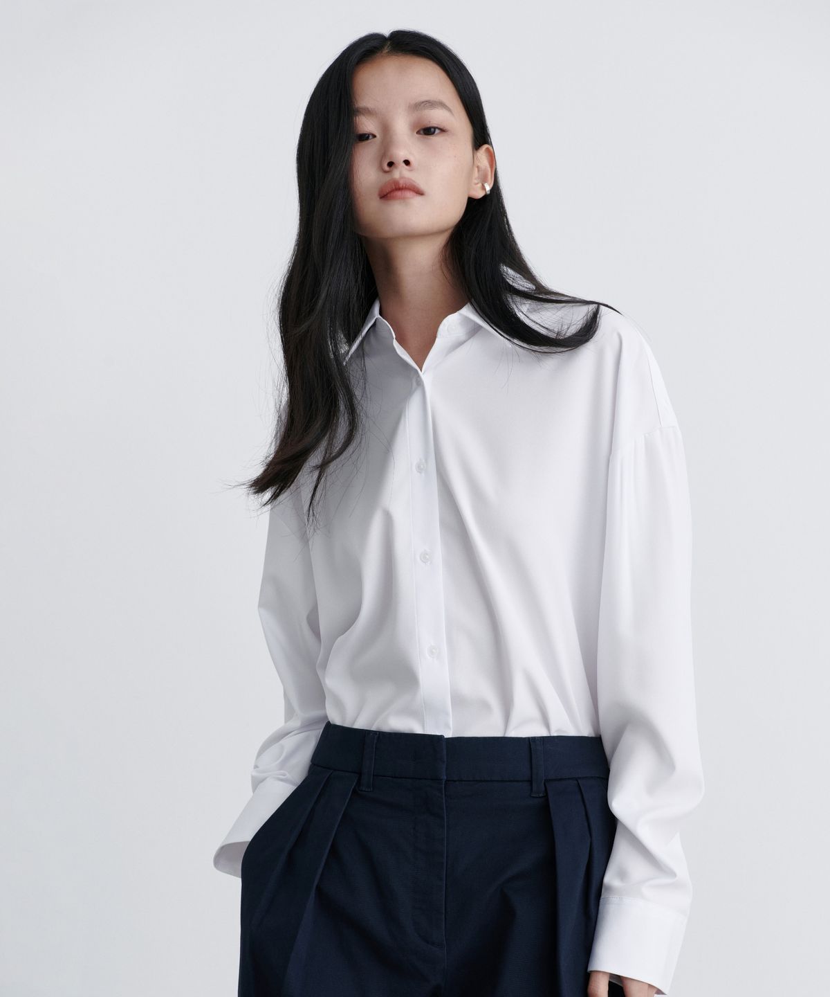 무신사 스탠다드 우먼(MUSINSA STANDARD WOMAN) 우먼즈 오버사이즈 실키 셔츠 [화이트]