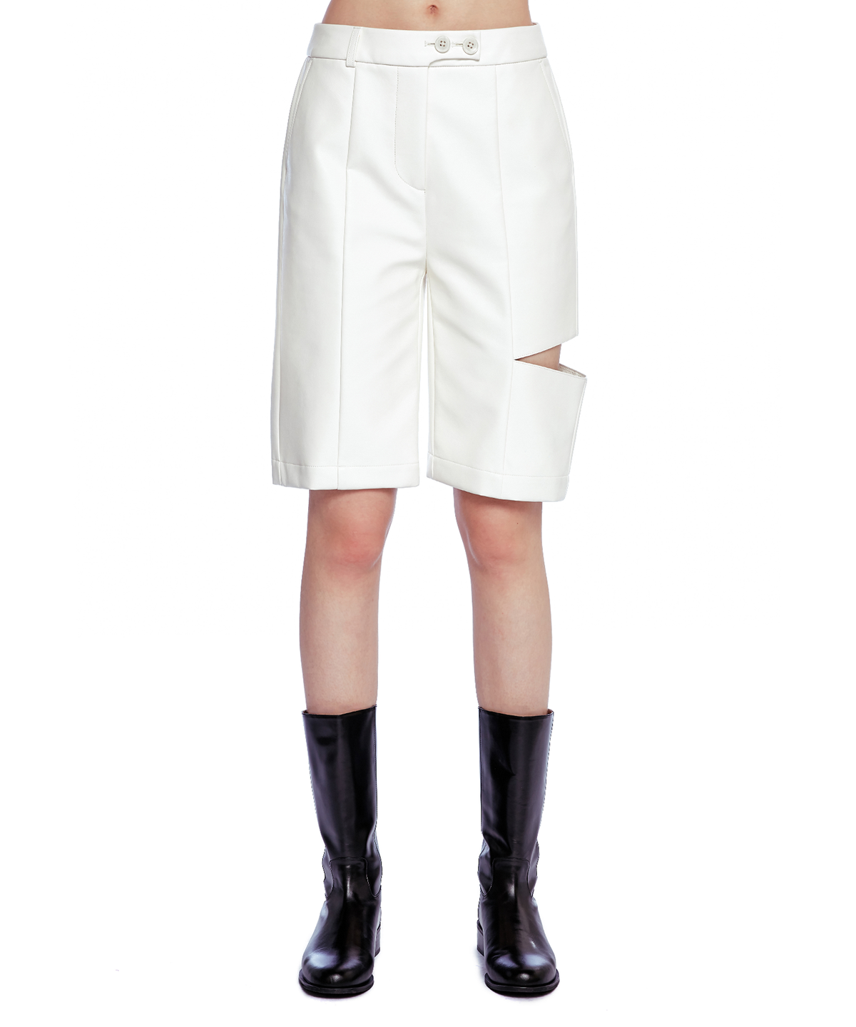 오아이오아이 컬렉션(OIOI COLLECTION) FAUX LEATHER BERMUDA PANTS [WHITE]