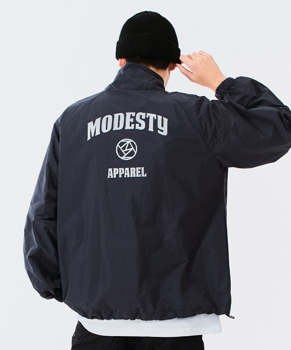모데스티(MODESTY) Reflective Woven Pullover Charcoal