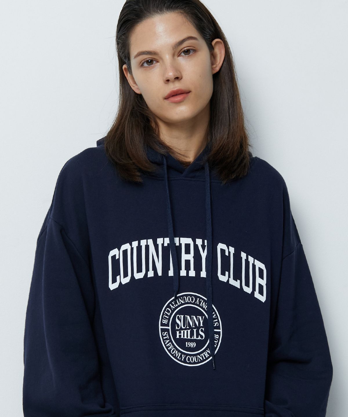 스텝온리(STAFFONLY) COUNTRY CLUB HOODIE (NAVY)