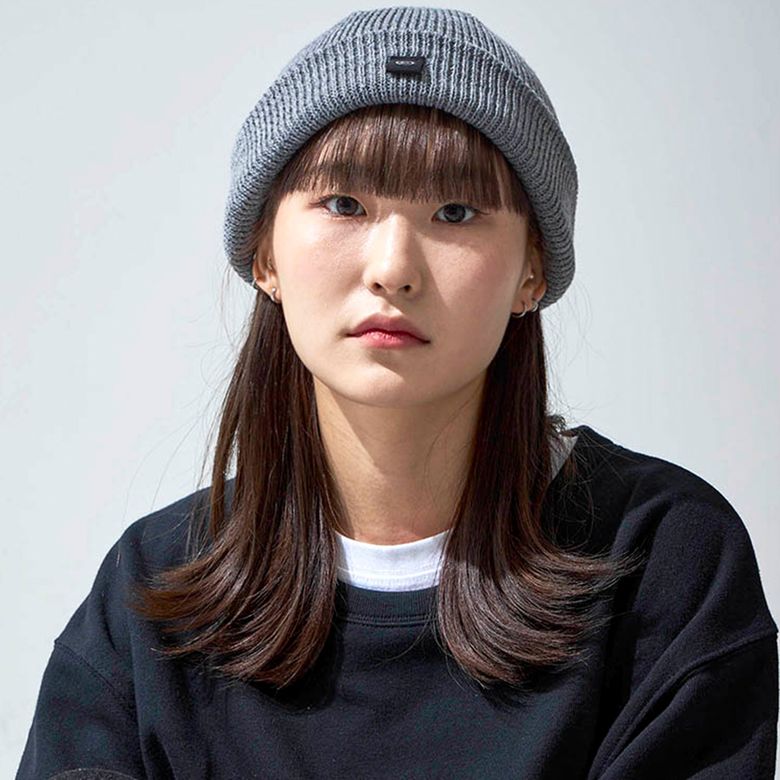 하프폴드  BK 라벨 숏 비니 (그레이)