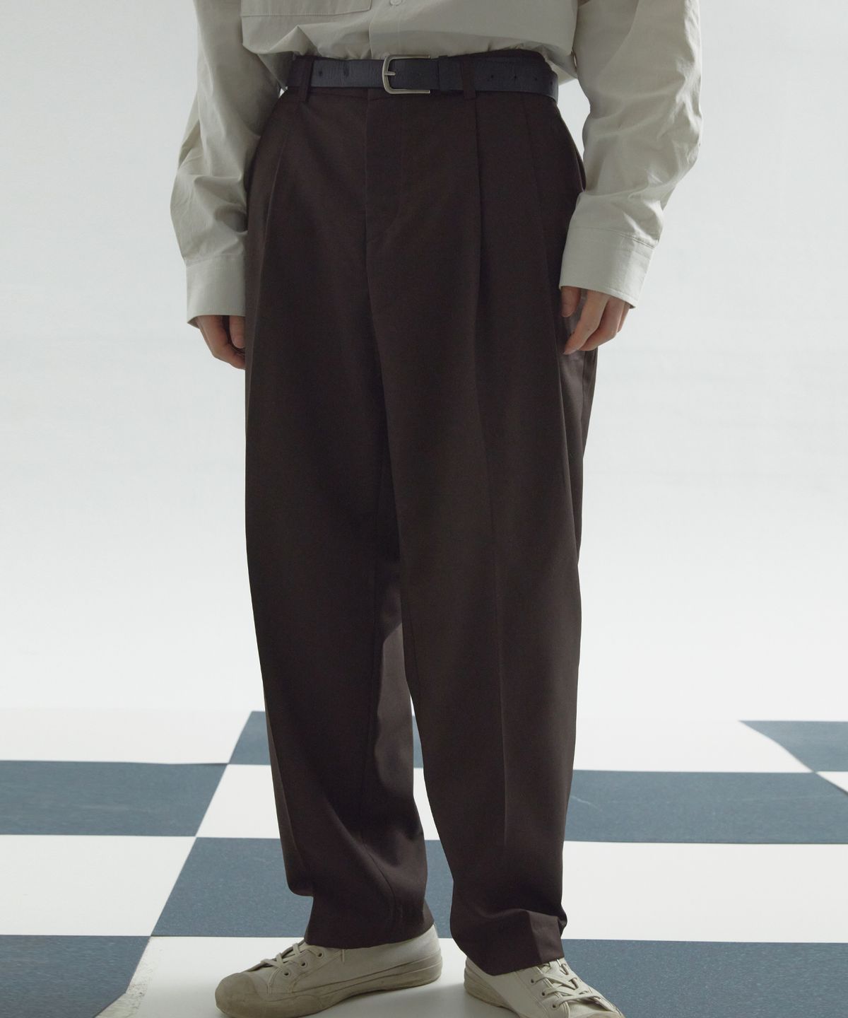 콘센트12(CONCENT12) Muted Double Pleats Slacks Brown