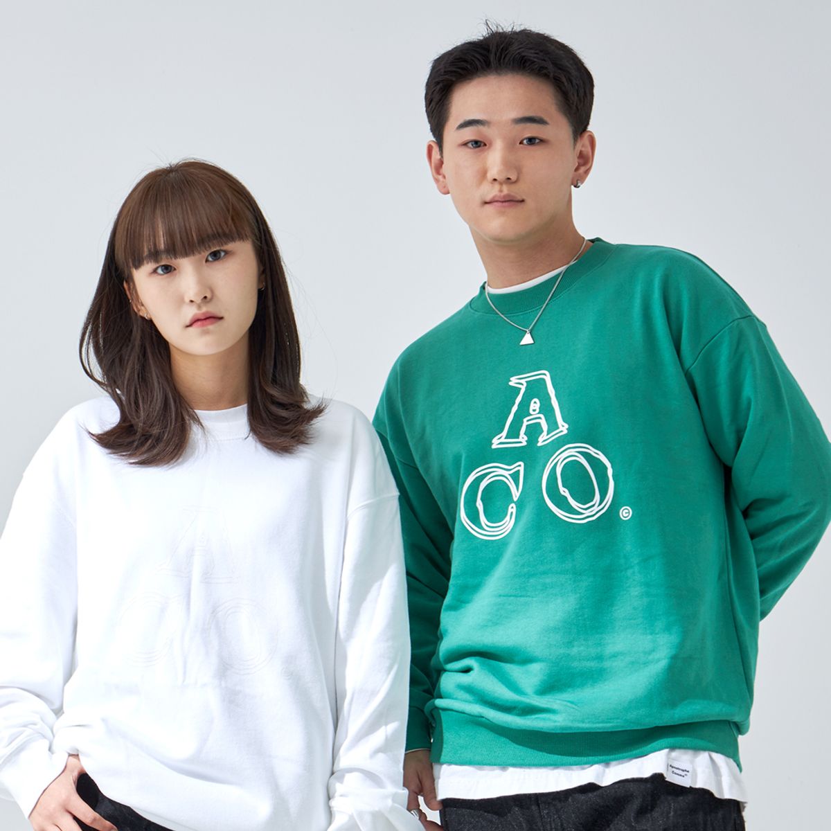 어퍼스트로피 콤마(APOSTROPHE COMMA) ACO 로고 스웨트셔츠 (그린/화이트)