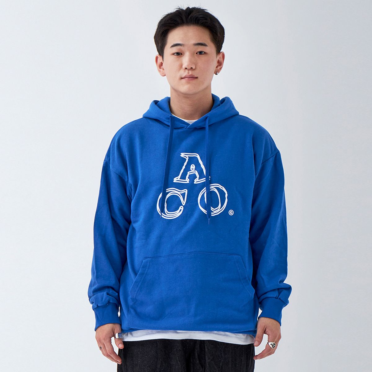 어퍼스트로피 콤마(APOSTROPHE COMMA) ACO 로고 후디 (블루/화이트)