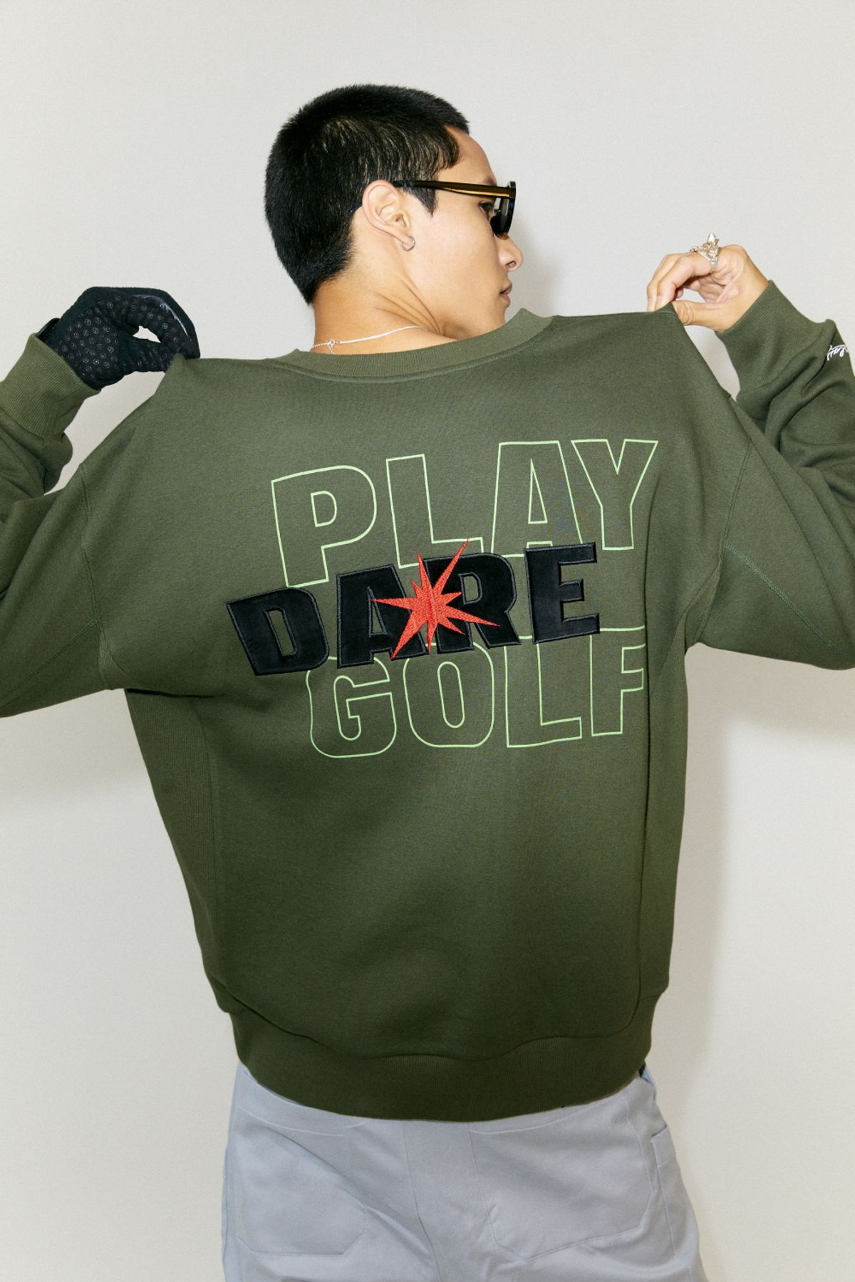 데어플레이(DAREPLAY) 볼드 플레이 스웻셔츠_카키