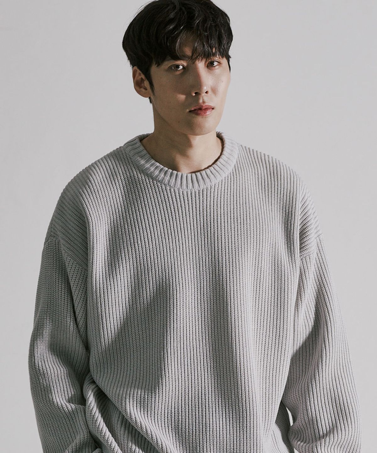 미니멀코드(MINIMALCODE) 소프트 필링 세미오버 라운드 니트 그레이