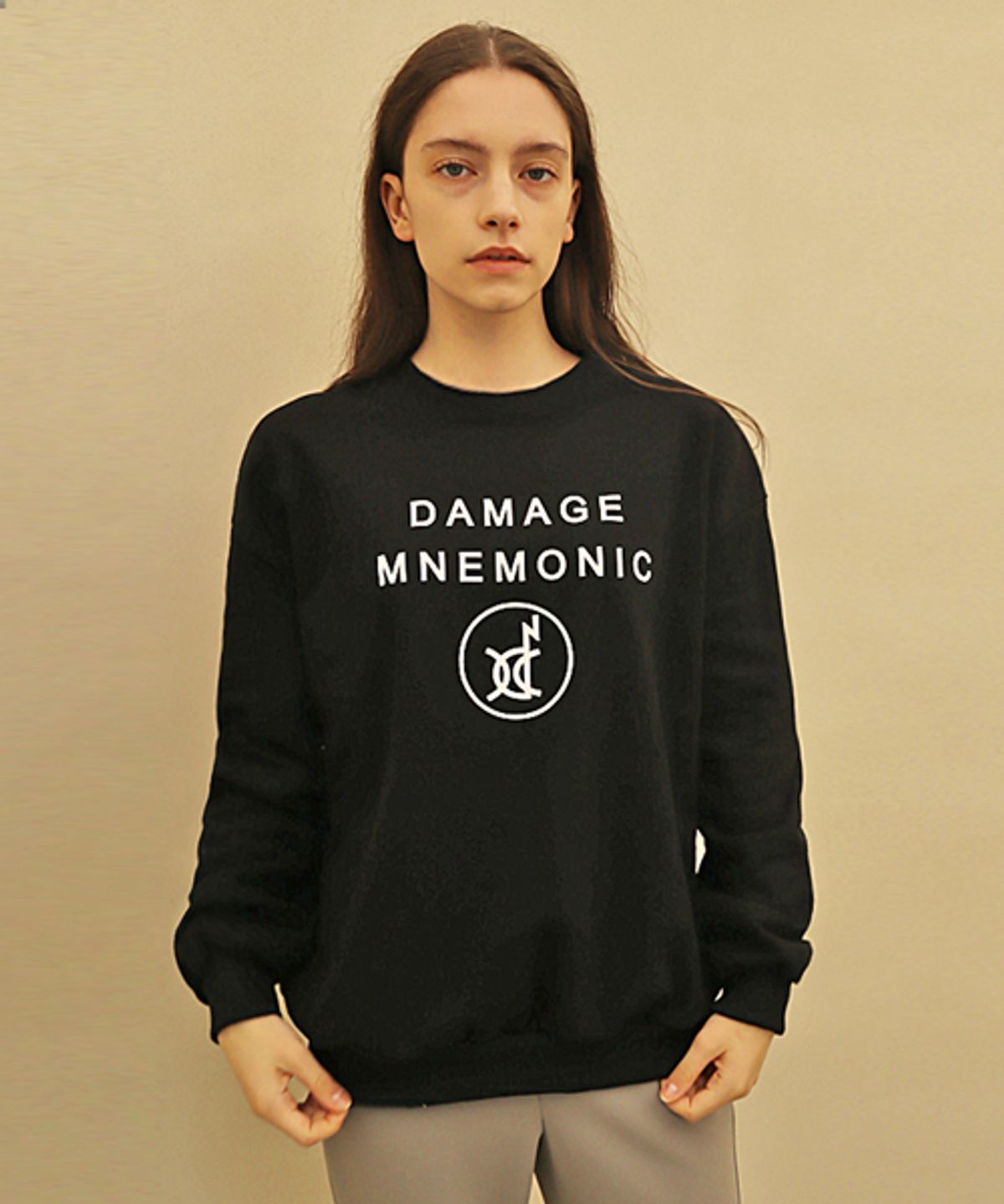 데미지니모닉(DAMAGE MNEMONIC) 오버사이즈 블랙 맨투맨_Oversize Black MTM