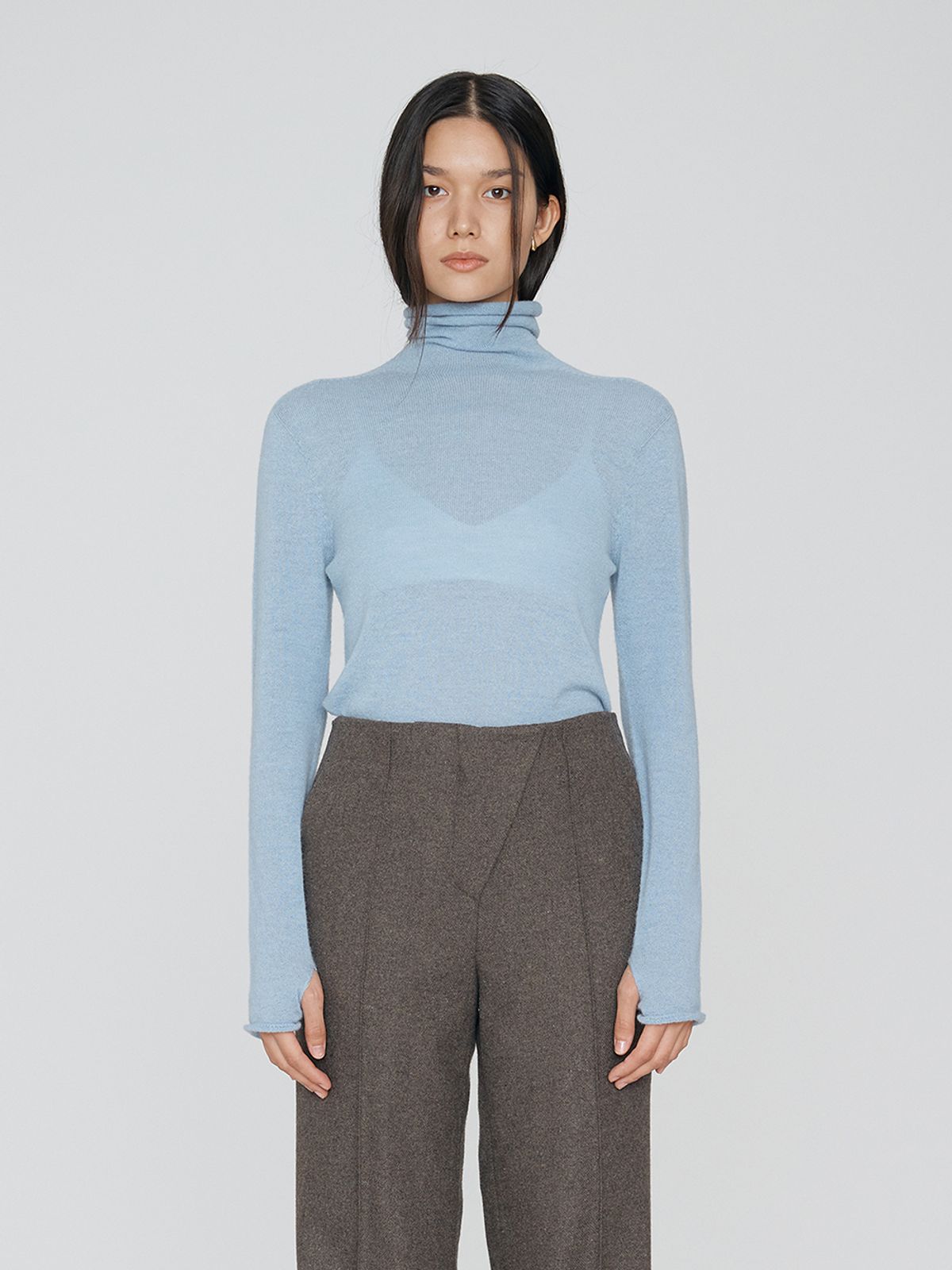 렘플레이스먼트(REMPLACEMENT) FINGER HOLE TURTLE NECK - SKY BLUE