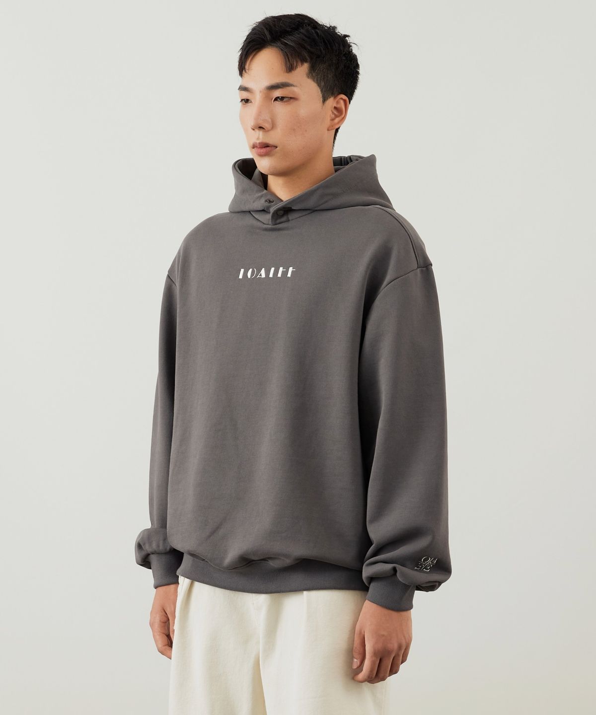 투어티(TOATEE) 에센셜 후드스웨트 차콜