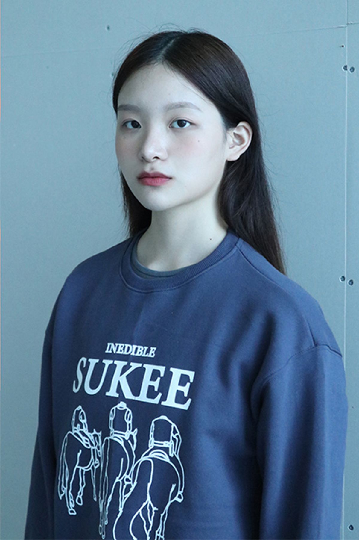 수키(SUKEE) [유니섹스] 인에디블 맨투맨 ( 빈티지 네이비 )