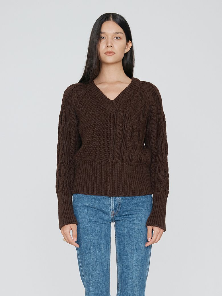 HALF & HALF CABLE V-NECK KNIT -BROWN
