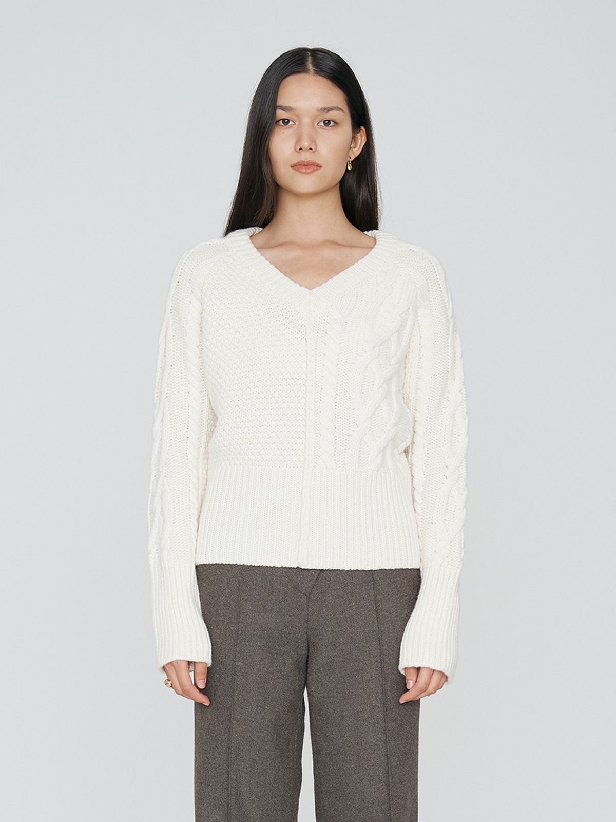 렘플레이스먼트(REMPLACEMENT) HALF & HALF CABLE V-NECK KNIT -IVORY