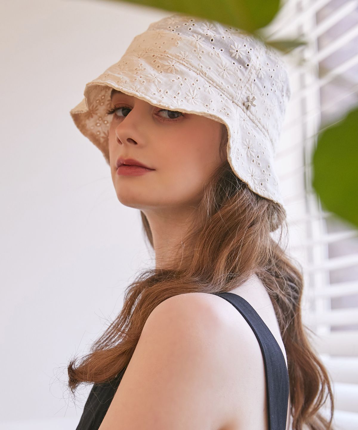 엘케블룸(ELKE BLOEM) LACE BUCKET HAT(2COLOR)
