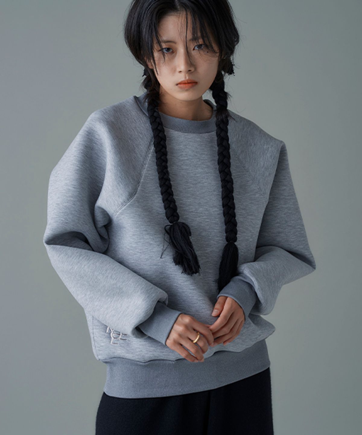 로희어패럴(ROHEE APPAREL) 레글런 포인트 라운드넥 / 메란그레이