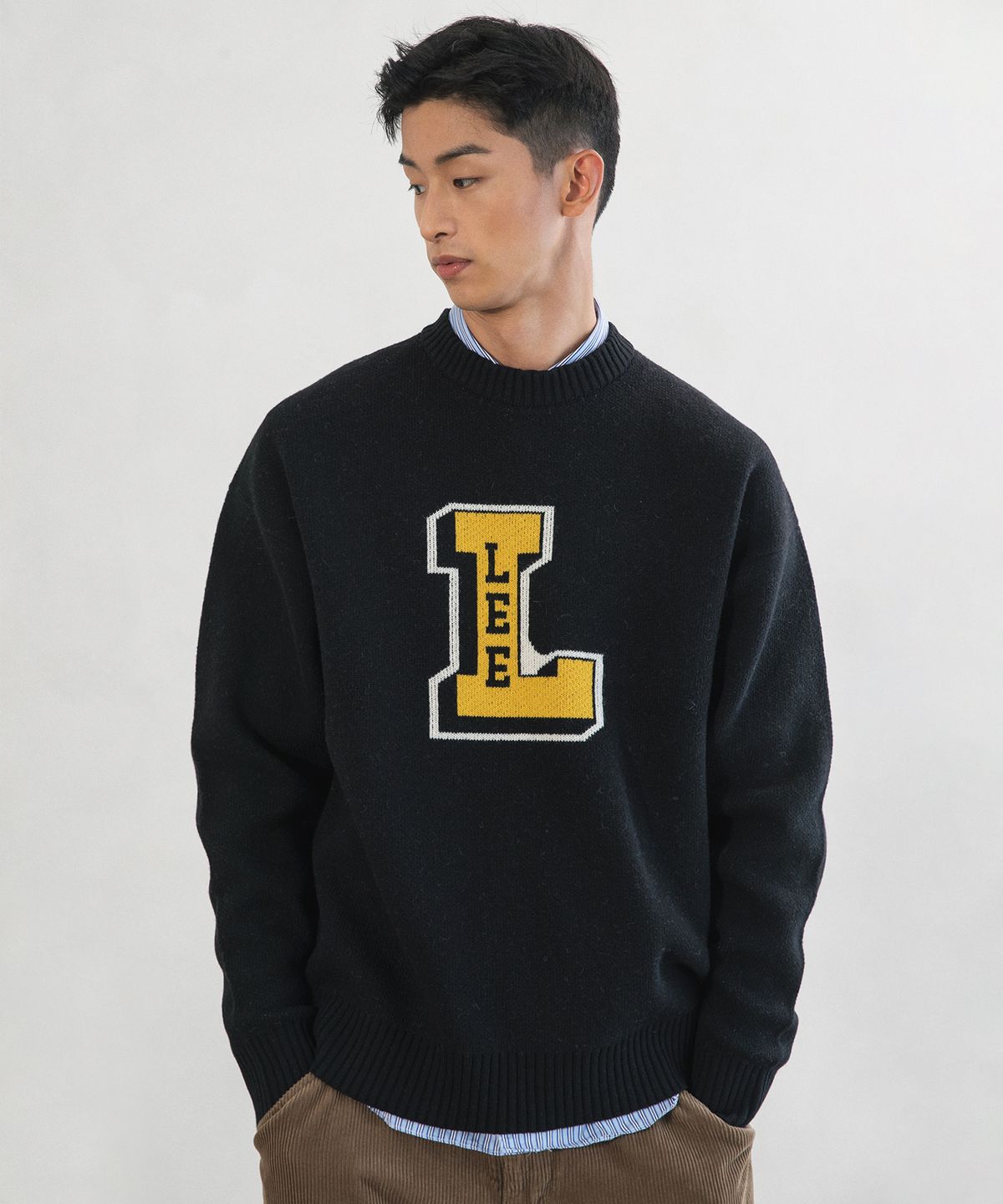 리(LEE) L 로고 와펜 크루넥 니트 블랙