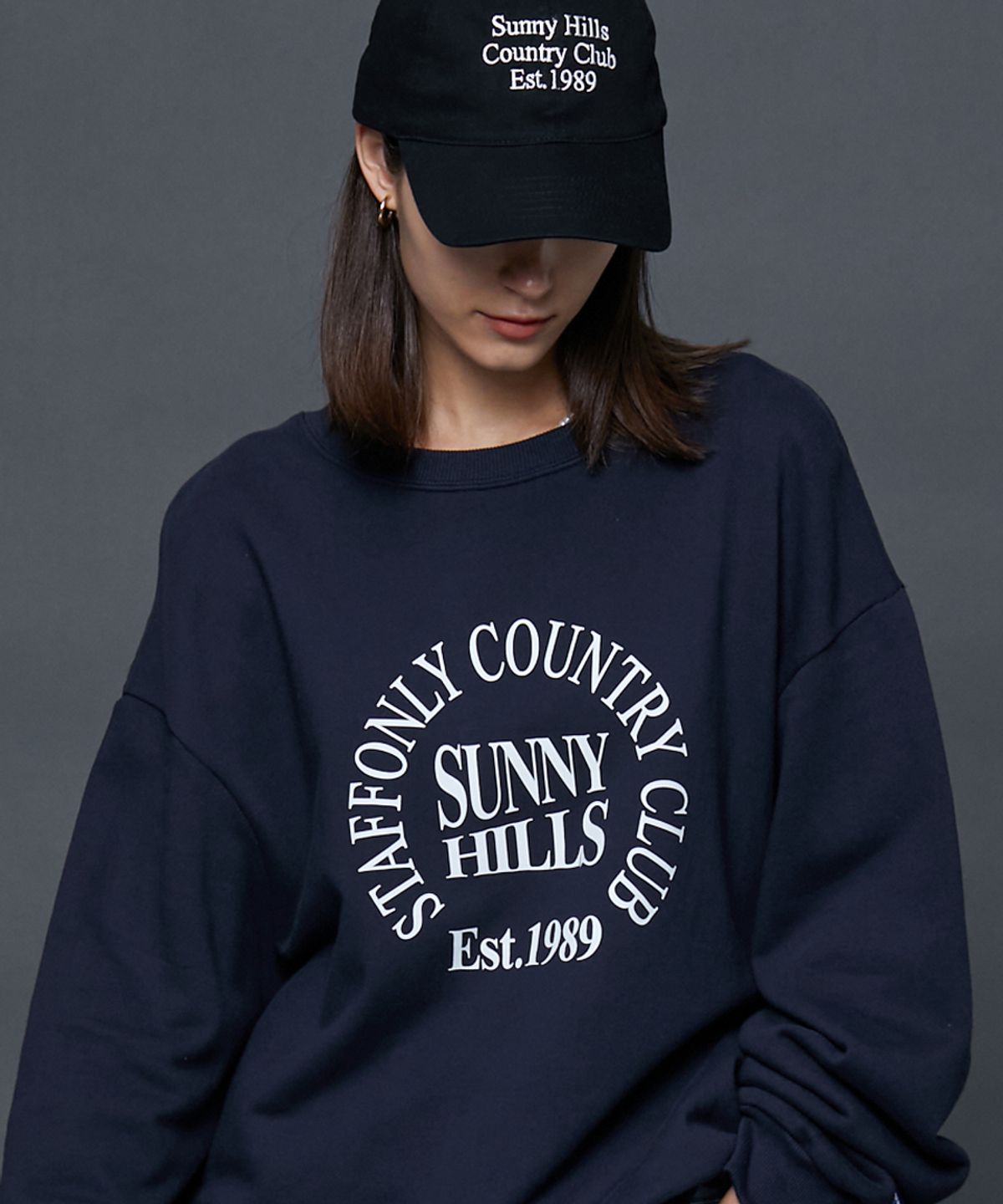 스텝온리(STAFFONLY) EST 1989 SWEATSHIRTS SWEATSHIRTS (NAVY)