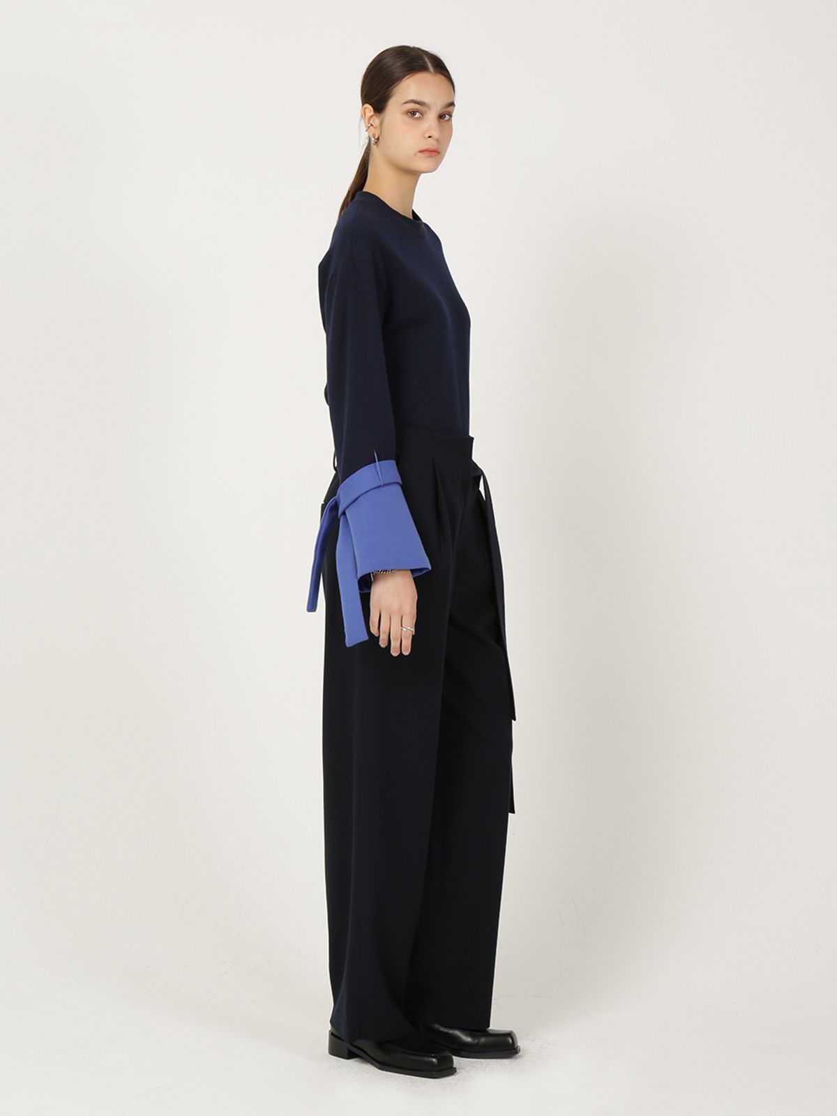 르이엘(LE YIEL) Tuck Detail Wide Pants_Navy 턱 디테일 와이드 팬츠_네이비