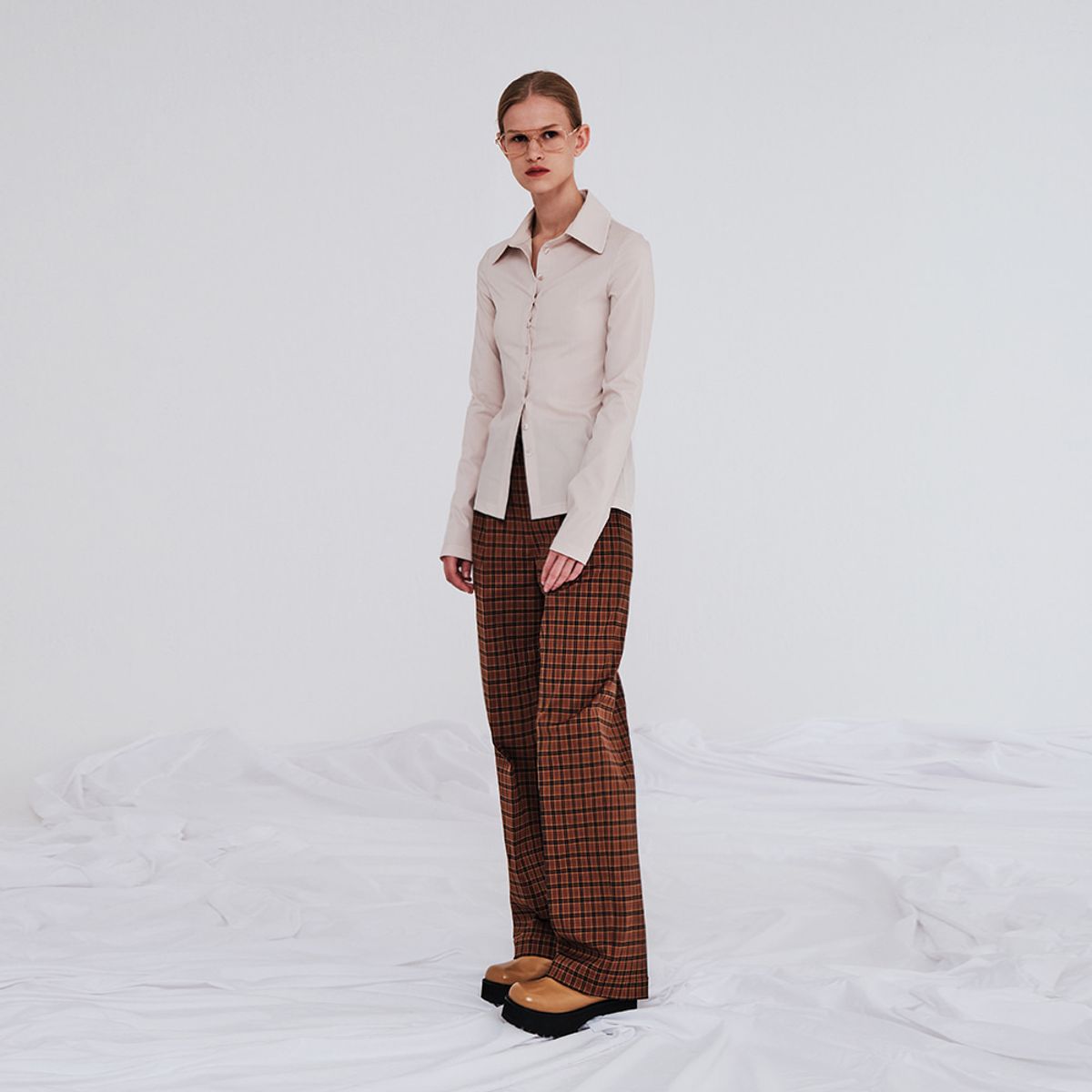 메이크어토스트(MAKE A TOAST) SPANDEX SLIM SHIRTS LIGHT BEIGE