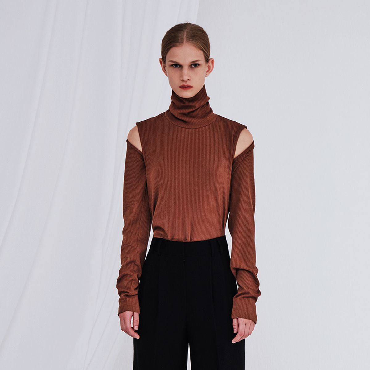 메이크어토스트(MAKE A TOAST) BOLERO POLAR TEE DEEP BEIGE