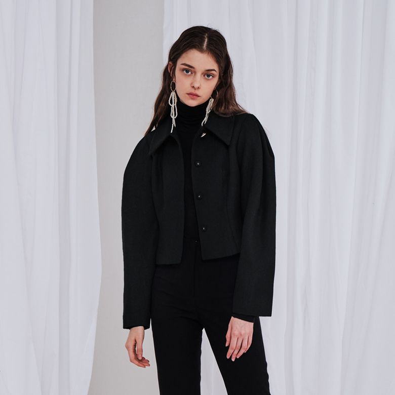 POINTED BUTTON PUFF SHORT JACKET BLACK