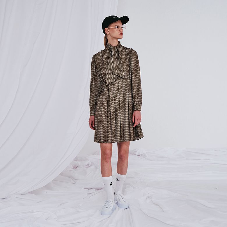 PLEATS MINI ONE PIECE PRINTED KHAKI