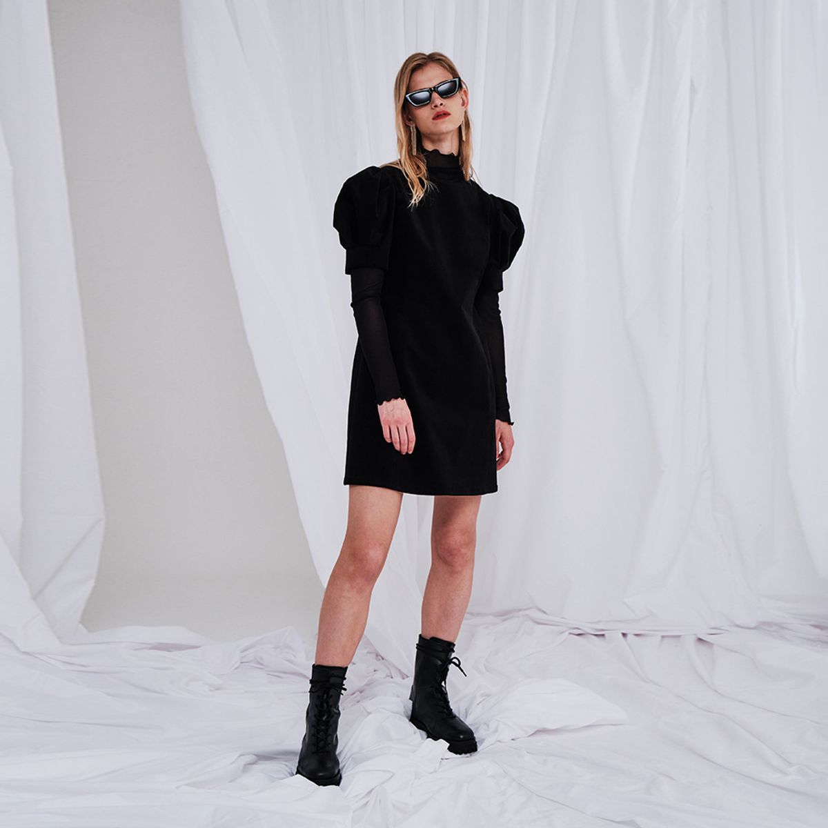 메이크어토스트(MAKE A TOAST) PUFF CORDUROY MINI DRESS BLACK