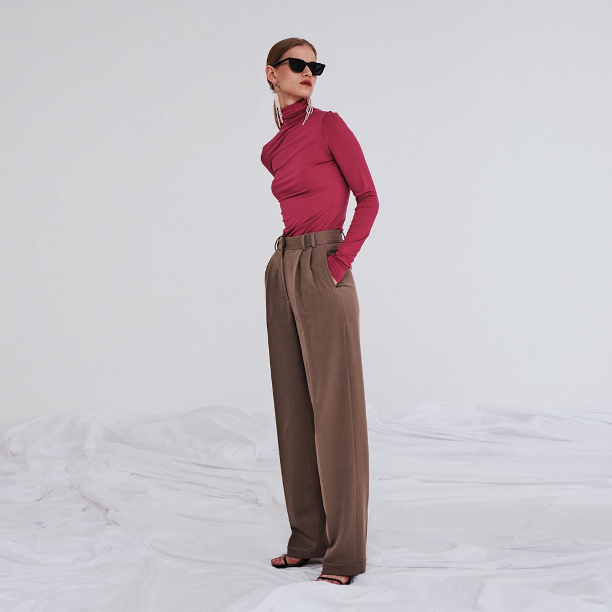 메이크어토스트(MAKE A TOAST) TWO TUCK SLACKS BEIGE