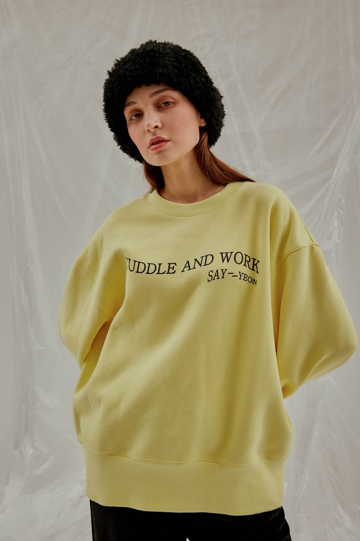 쎄이연(SAYYEON) Cuddle and Work 루즈핏 스웻 셔츠 옐로우