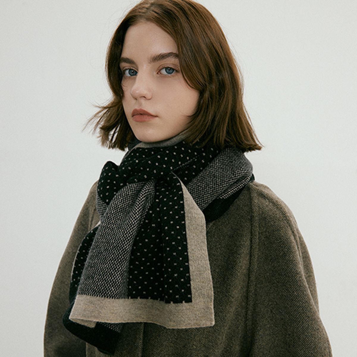 비비드솔리드(BB'DESOLI'DE) 코지 도트 머플러 (2 color)