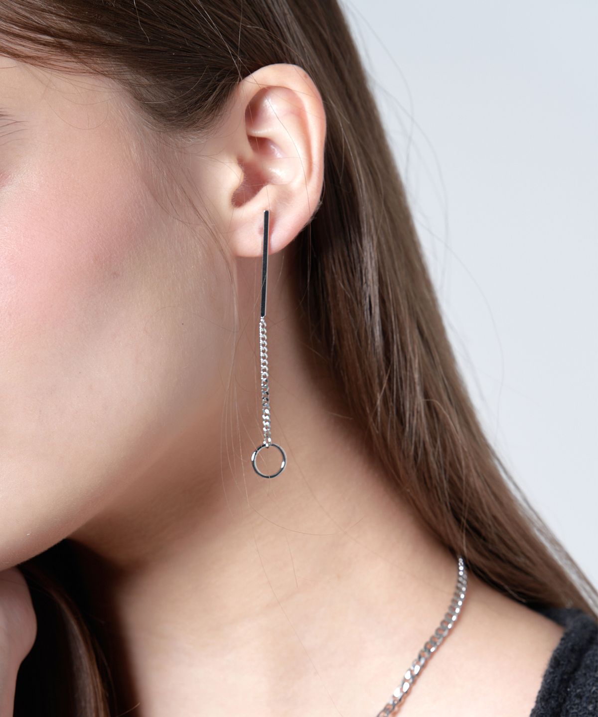 하와(HAWHA) CIRCLE LINE DROP EARRING