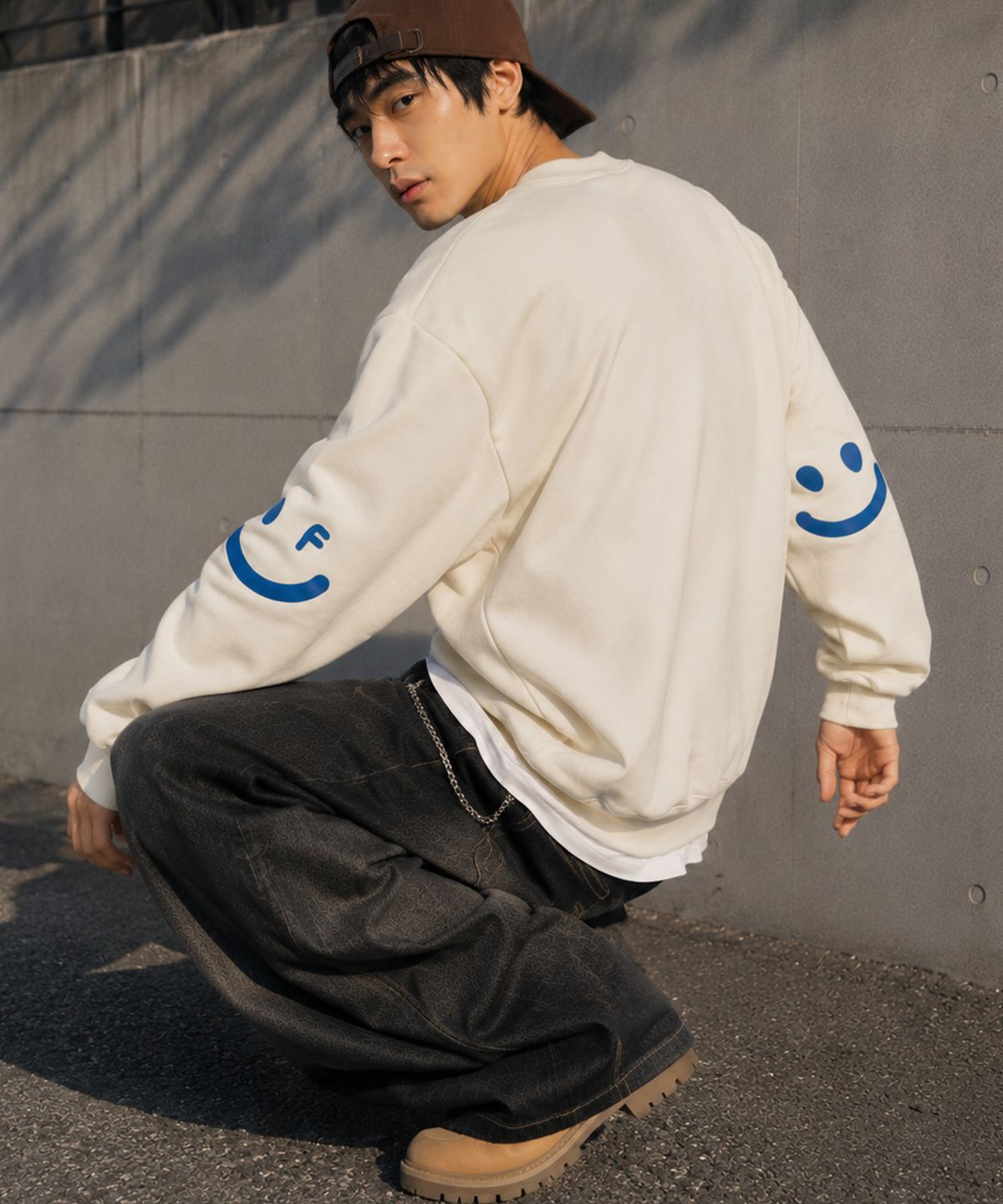 그레이버(GRAVER) [UNISEX]엘보우 스마일드로잉 맨투맨_크림