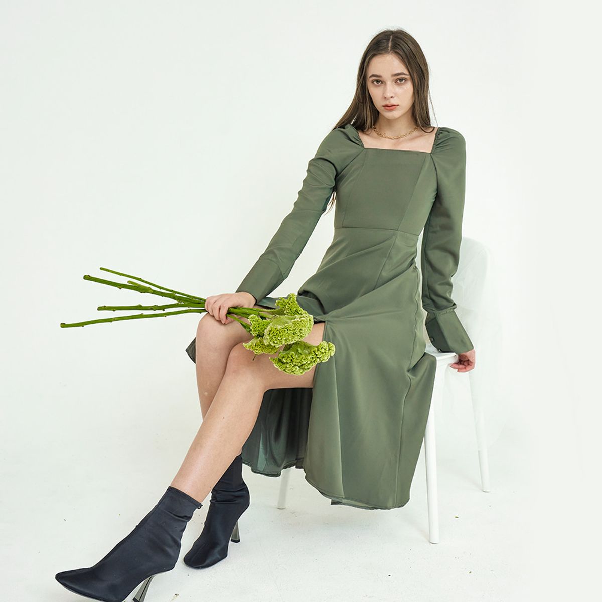 누댓(NUDAT) plain square neck cutout long dress khaki