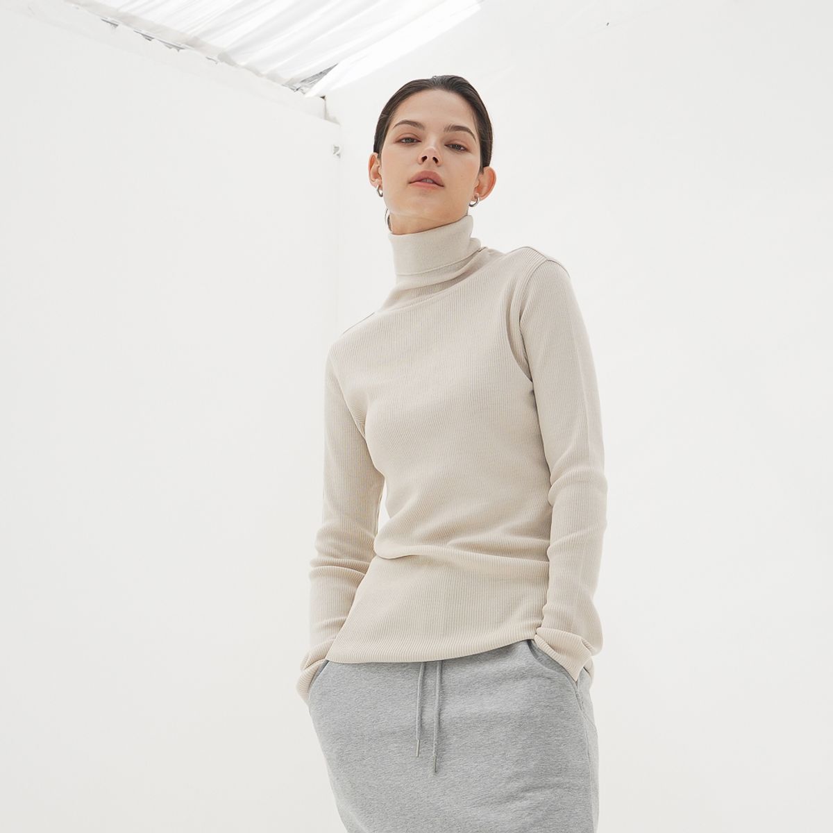 아쿠드(ACUD) Ribbed Turtle-neck Wool Knit_L.Beige