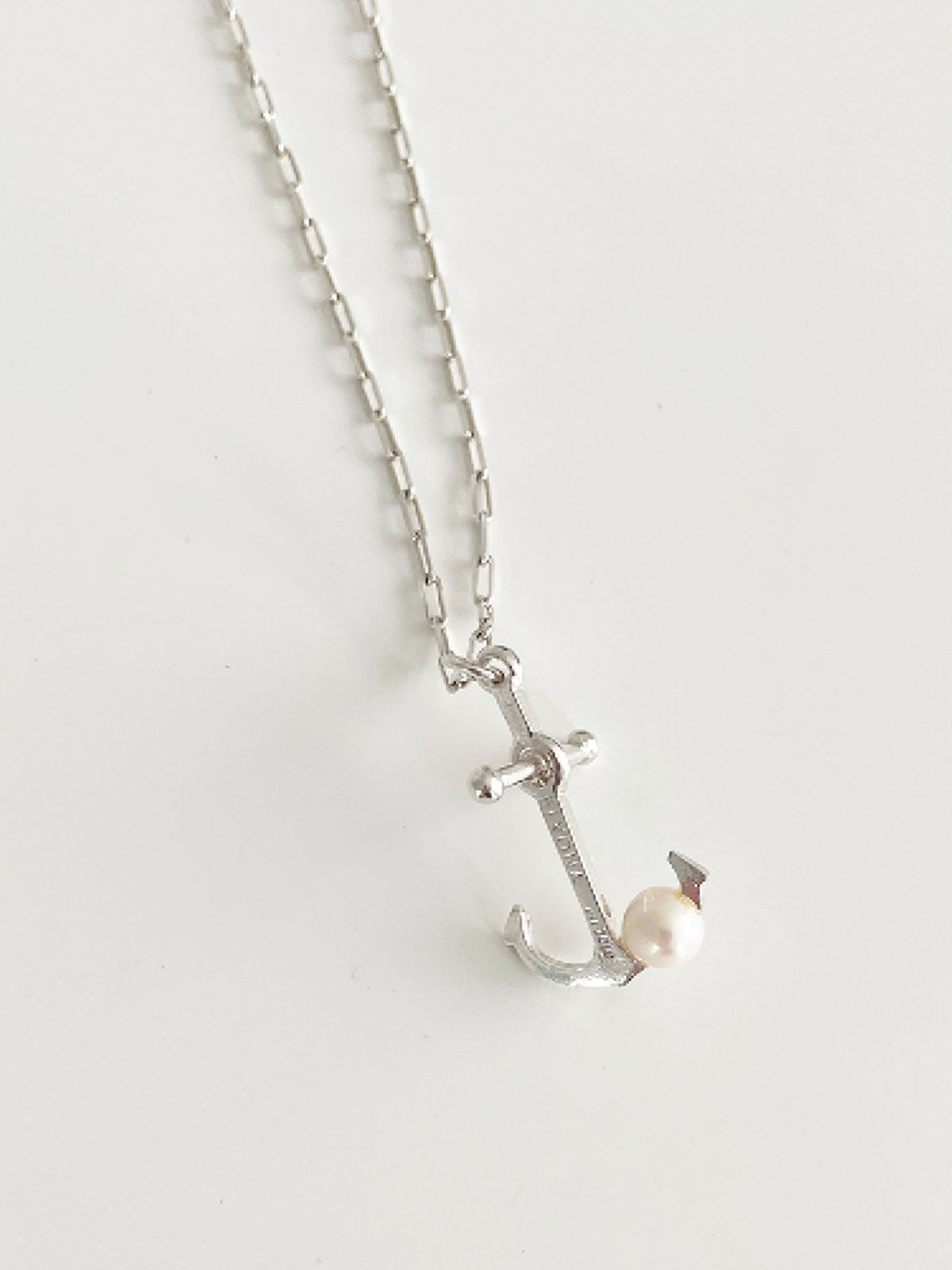 엘리오나(ELYONA) Skewered Anchor Necklace (닻목걸이)