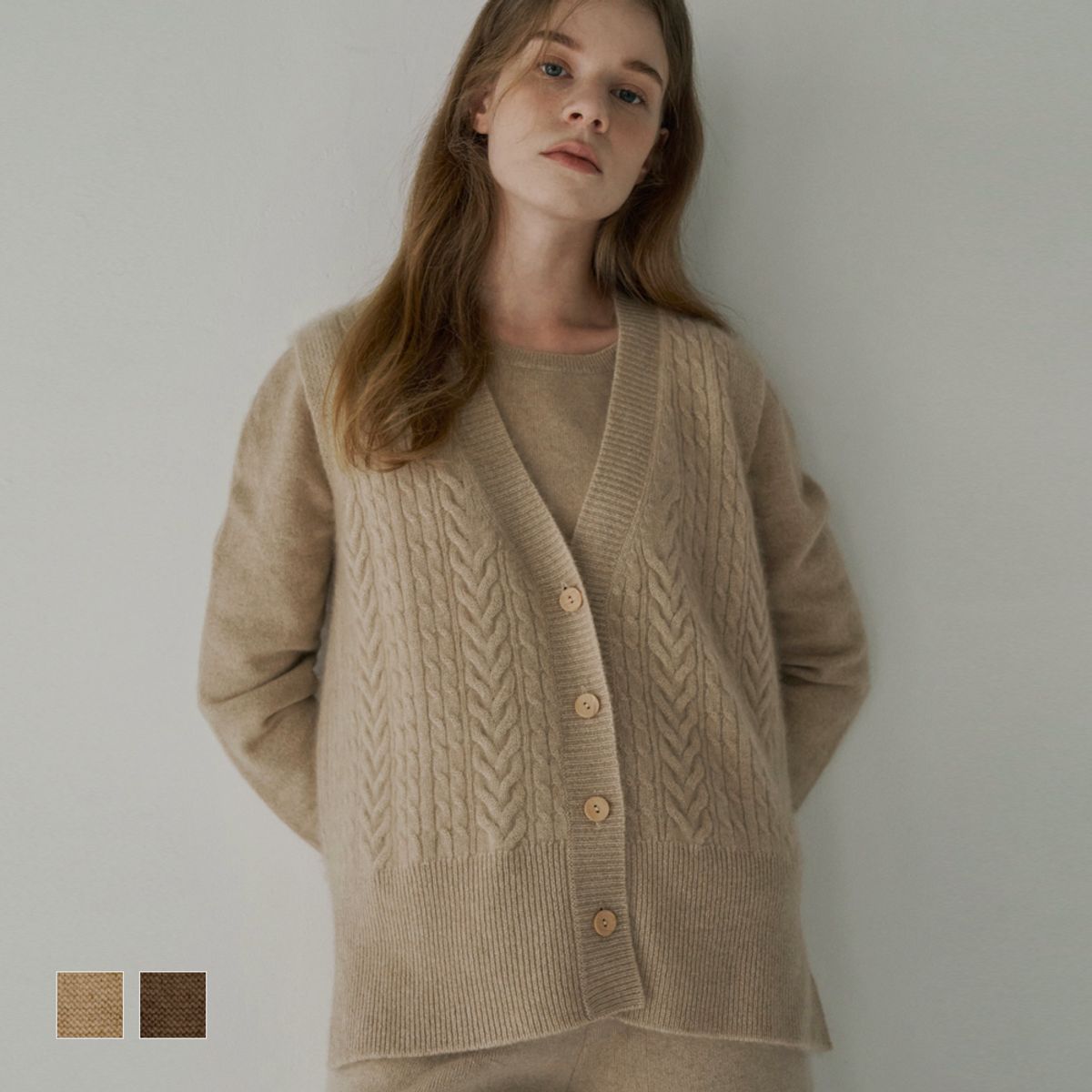 엘제이캐시미어(LJ CASHMERE) 꽈배기버튼 브이넥 베스트