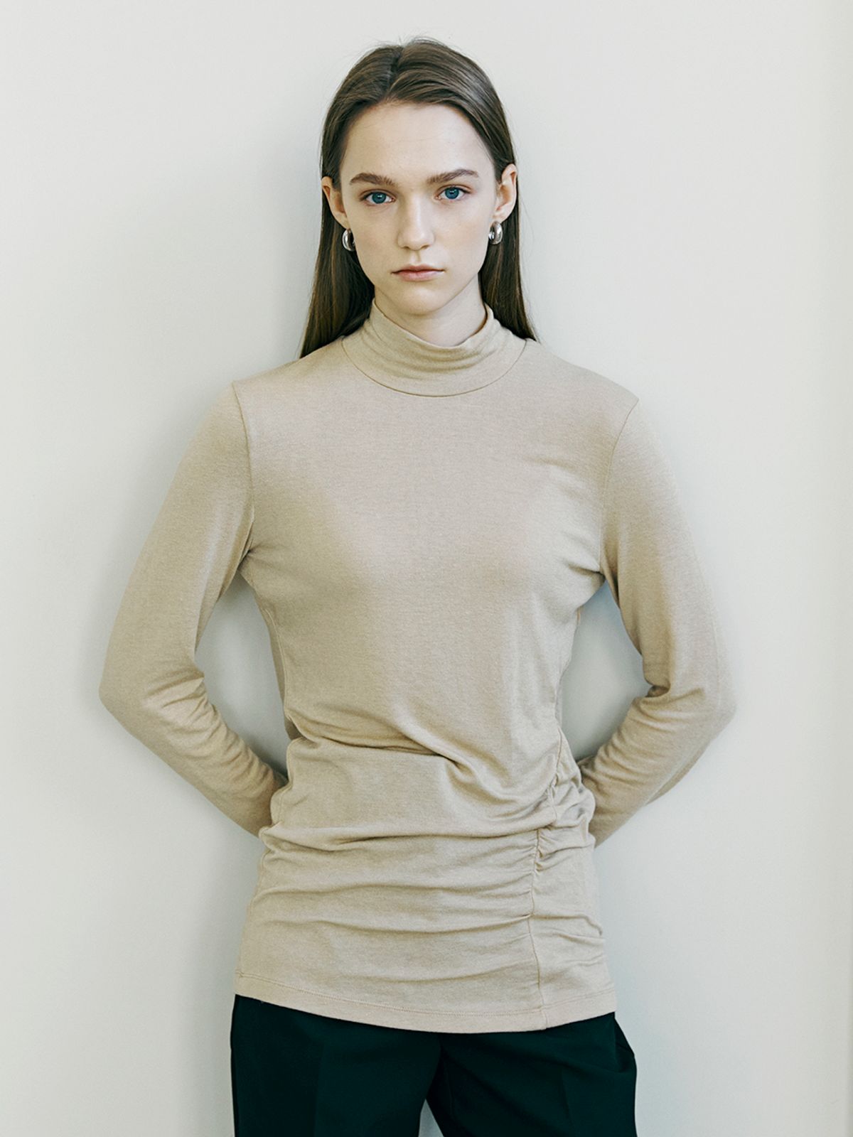 누브(NOUVE) Wool Side Shirring T-Shirt - Beige