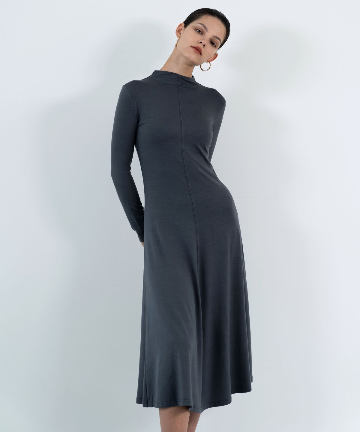 레트흐드레뚜왈(LETTRE DE LE TOILE) Cora High-neck tencel flare dress (grey)