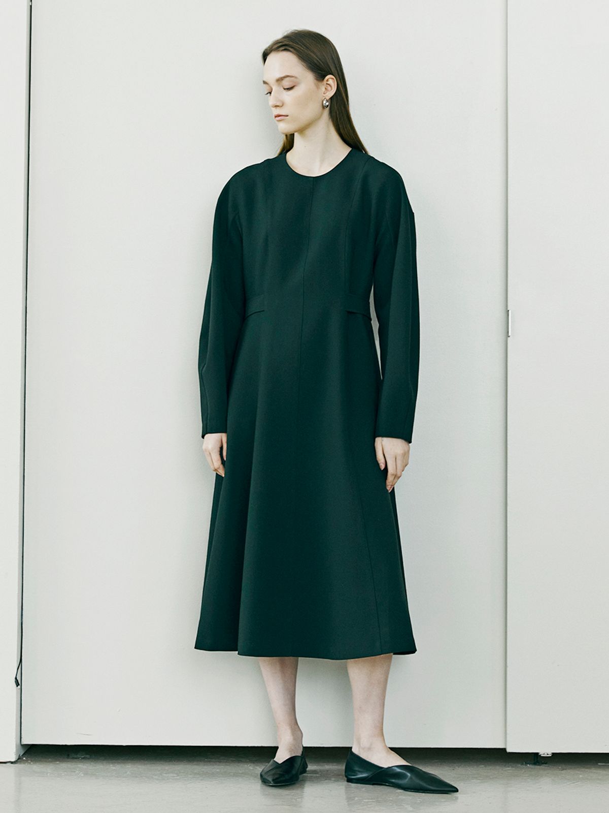 누브(NOUVE) Curved Sleeve Flare Dress - Black