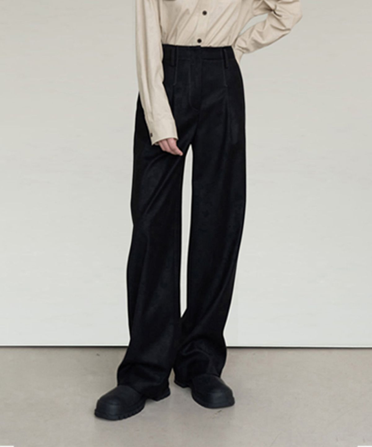 아바몰리(AVA MOLLI) STITCH WIDE WOOL PT (BLACK)