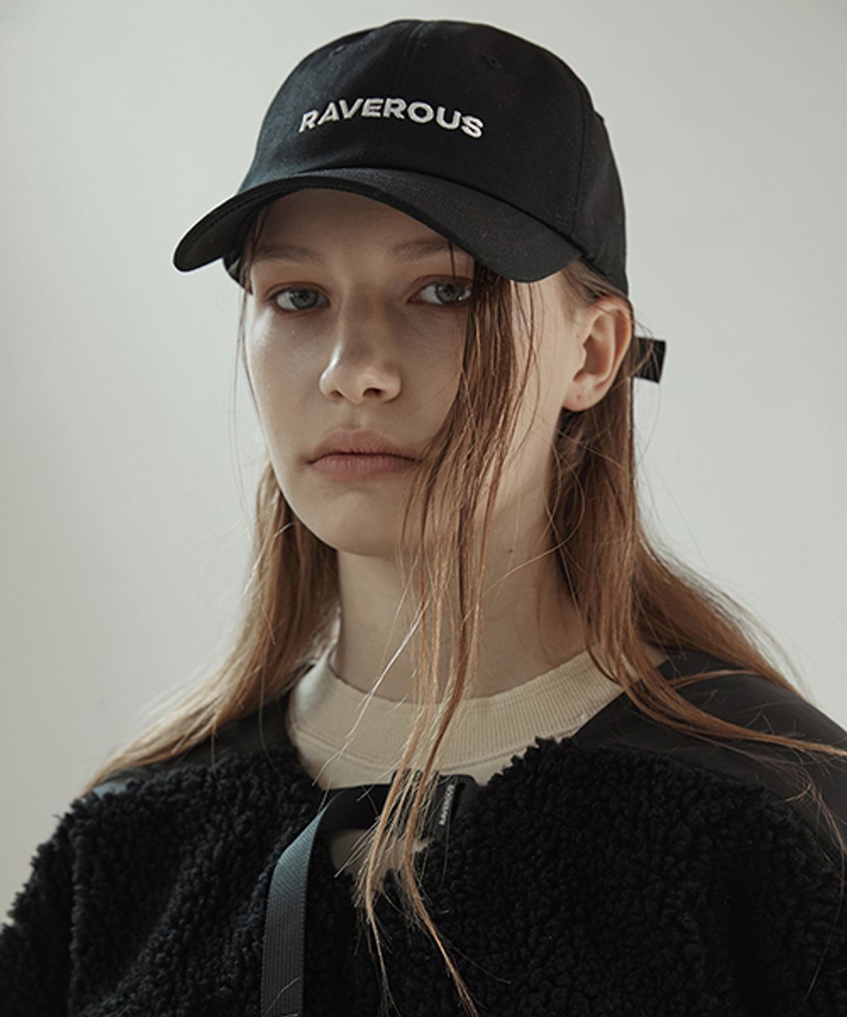 레이버러스(RAVEROUS) 베이직 로고 볼캡 블랙