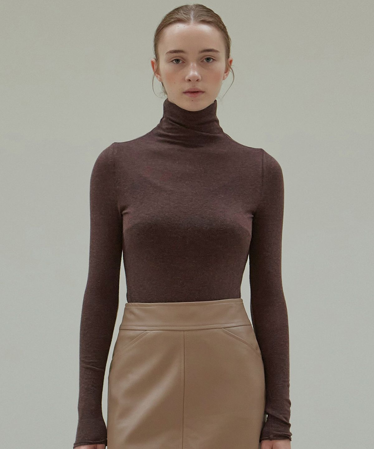 닉앤니콜(NICK&NICOLE) [ESSENTIAL] TURTLENECK SLIM KNIT TOP_BROWN