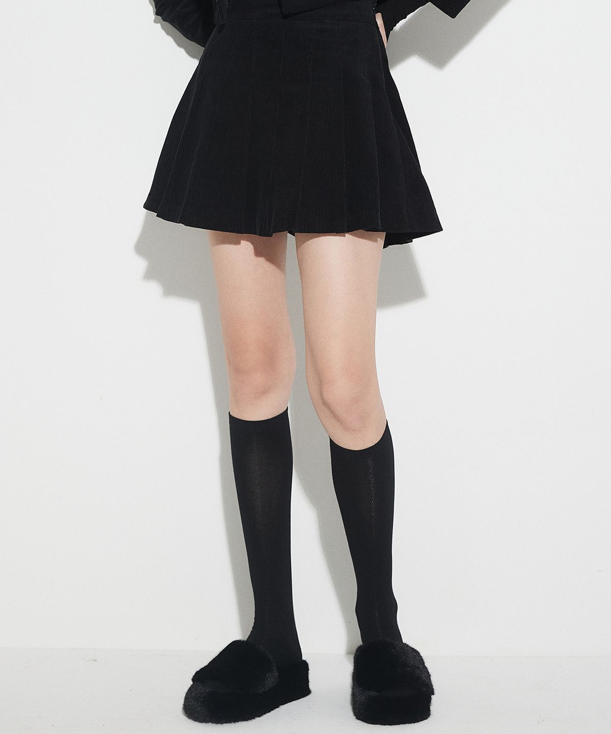 러브이즈트루(LUVISTRUE) OW CORDUROY SETUP SKIRT(BLACK)