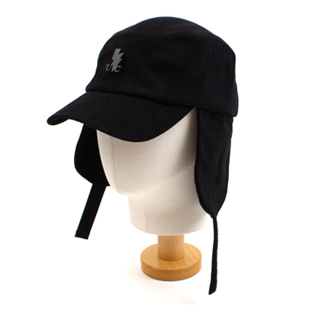 유니버셜 케미스트리(UNIVERSAL CHEMISTRY) Black Earflap Camp Cap 귀달이모자